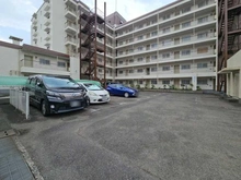 【神奈川県/相模原市中央区鹿沼台】鹿沼公園ハイリビング 駐車場