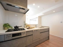 【神奈川県/相模原市南区古淵】ウィルズスクエアヴェルテックスタワー キッチン：※家具、LDの照明は含まれません。