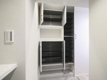 【神奈川県/相模原市中央区東淵野辺】キャッスル相模原 玄関：収納