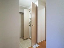 【神奈川県/厚木市水引】コンフォートパレス本厚木 ファーストステージ 玄関：収納