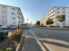 【神奈川県/厚木市岡田】厚木リバーサイド8号棟 前面道路