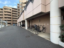 【神奈川県/相模原市南区上鶴間本町】ライオンズヴィアーレ相模大野 駐輪場