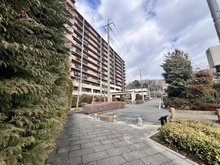 【東京都/町田市小山ヶ丘】グランレガーロ 前面道路