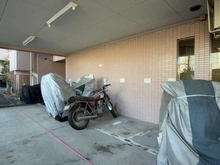 【神奈川県/海老名市中央】グリーンコート海老名 共用部：バイク置場