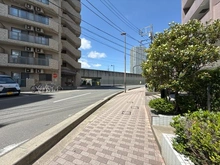 【神奈川県/海老名市中央】グリーンコート海老名III番館アルファスクエア 前面道路