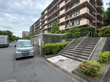 【神奈川県/横浜市青葉区奈良町】モアクレスト玉川学園 弐番館 アプローチ
