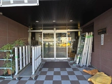 【東京都/町田市森野】東海町田マンション エントランス：※大規模修繕中