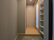 【東京都/町田市森野】東海町田マンション 玄関：右側：下足入