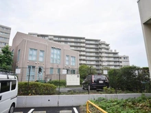 【神奈川県/横浜市緑区長津田】ウォルトンズコート長津田 B棟 外観：写真奥