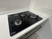 【神奈川県/相模原市中央区矢部】フローレンスパレス矢部 キッチン：三口コンロ