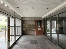 【神奈川県/相模原市南区東林間】ライオンズマンション東林間第3 エントランス：奥：メールBOX