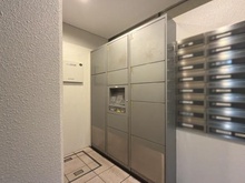 【神奈川県/相模原市中央区清新】レクセルガーデン相模原 宅配BOX：手前：メールBOX