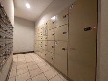 【東京都/町田市南大谷】ユニヴェルシオール学園の丘 宅配BOX：左：メールBOX