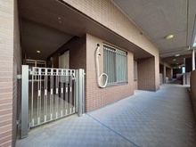 【東京都/町田市南大谷】ユニヴェルシオール学園の丘 ポーチ