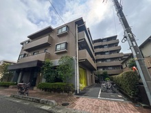 【神奈川県/相模原市南区東林間】藤和シティホームズ東林間ステージ2 外観：右：駐輪場