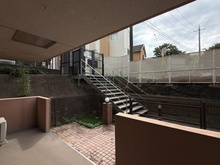 【神奈川県/横浜市瀬谷区阿久和西】ナイスアーバンステイツ三ツ境 バルコニー：奥：テラス