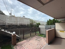 【神奈川県/横浜市瀬谷区阿久和西】ナイスアーバンステイツ三ツ境 バルコニー：奥：テラス