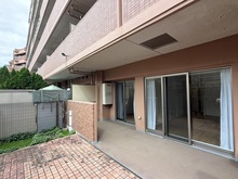 【神奈川県/横浜市瀬谷区阿久和西】ナイスアーバンステイツ三ツ境 テラス：奥：バルコニー