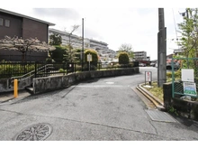 【東京都/町田市玉川学園】アデニウム玉川学園 駐車場