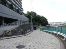【神奈川県/横浜市南区蒔田町】ワコーレロイヤルヒルズ横浜蒔田 前面道路