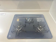 【神奈川県/横浜市保土ケ谷区峰沢町】ブルーハイツ三ツ沢台 キッチン：三口コンロ