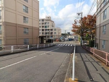 【神奈川県/横浜市港北区篠原町】篠原コーポラスB棟 前面道路