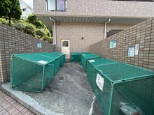 【神奈川県/横浜市神奈川区神大寺】ロイヤルプラザ三ツ沢 敷地内：ゴミ置き場