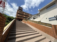 【神奈川県/横浜市神奈川区六角橋】ライオンズマンション岸根公園 アプローチ