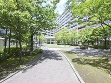 【神奈川県/横浜市神奈川区新浦島町】ライオンズマンションセントワーフ横濱 敷地内