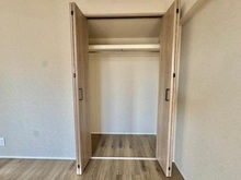 【神奈川県/横浜市神奈川区高島台】高島台センチュリーマンション 収納：6.1帖洋室内