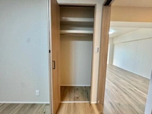 【神奈川県/横浜市神奈川区高島台】高島台センチュリーマンション 収納：4.6帖洋室内