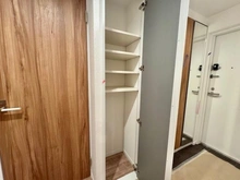 【神奈川県/横浜市保土ケ谷区西久保町】デイパーク横濱天王町 収納：廊下