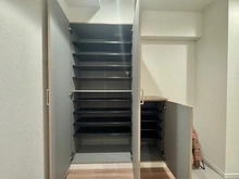 【神奈川県/横浜市西区宮ケ谷】三ツ沢ハイタウン 3号棟 収納：シューズクローゼット