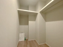 【神奈川県/横浜市神奈川区鶴屋町】THE YOKOHAMA FRONT TOWER 収納：ウォークインクローゼット