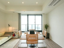 【神奈川県/横浜市神奈川区鶴屋町】THE YOKOHAMA FRONT TOWER リビング：※家具・調度品は販売価格に含まれておりません