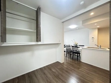 【神奈川県/横浜市神奈川区松見町】ブリシア横浜大口 洋室：（右）リビングダイニング