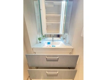 【神奈川県/横浜市神奈川区泉町】横浜市神奈川区泉町 中古マンション 収納