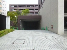 【神奈川県/横浜市西区老松町】アトラス野毛山 駐車場アプローチ