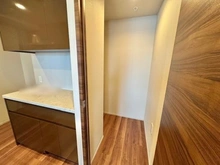 【神奈川県/横浜市神奈川区鶴屋町】THE YOKOHAMA FRONT TOWER パントリー：約1.2帖