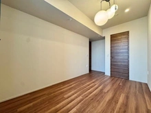 【神奈川県/横浜市神奈川区鶴屋町】THE YOKOHAMA FRONT TOWER 洋室：約7.2帖