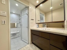 【神奈川県/横浜市神奈川区鶴屋町】THE YOKOHAMA FRONT TOWER 洗面所