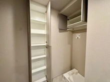 【神奈川県/横浜市神奈川区鶴屋町】THE YOKOHAMA FRONT TOWER 収納：洗面所