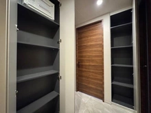 【神奈川県/横浜市神奈川区鶴屋町】THE YOKOHAMA FRONT TOWER 収納：廊下