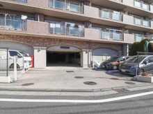 【神奈川県/横浜市神奈川区菅田町】グランシティ横濱鴨居 敷地内：駐車場入口