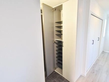 【神奈川県/横浜市旭区今宿東町】ライオンズマンション鶴ヶ峰ガーデン 玄関：シューズボックス