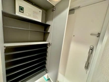 【神奈川県/横浜市西区北軽井沢】ライオンズマンション三ッ沢公園 収納：玄関