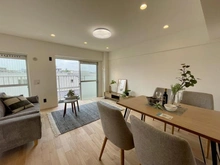 【神奈川県/横浜市港北区仲手原】妙蓮寺ビューハイツ リビング・ダイニング：ダウンライト設置/フローリング仕様