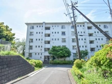 【神奈川県/横浜市神奈川区三ツ沢下町】ガーデン山住宅団地10号棟 外観