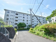 【神奈川県/横浜市神奈川区三ツ沢下町】ガーデン山住宅団地10号棟 外観