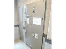 【神奈川県/横浜市神奈川区三ツ沢上町】アール・ケープラザ三ツ沢II 宅配BOX